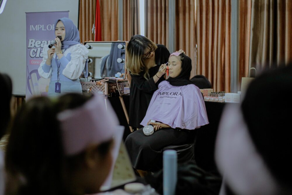 Unjuk Bakat Merias Bersama Grand Qin dan Implora