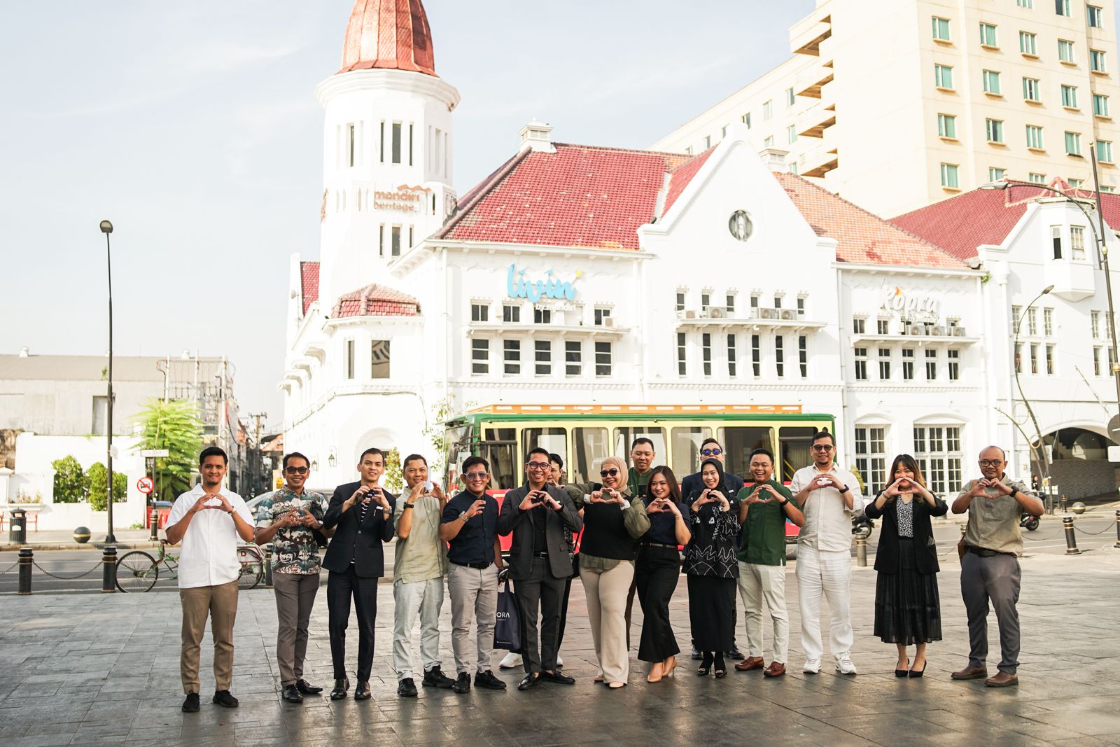 LAMORA KOTA LAMA PERKENALKAN WAJAH SURABAYA DENGAN  BUS SURABAYA SIGHTSEEING AND CITY TOUR