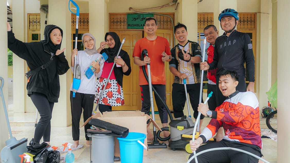 Gowes, Sarapan, dan Cinta Sesama: Semangat PasuQin Tak Surut di Tengah Hujan